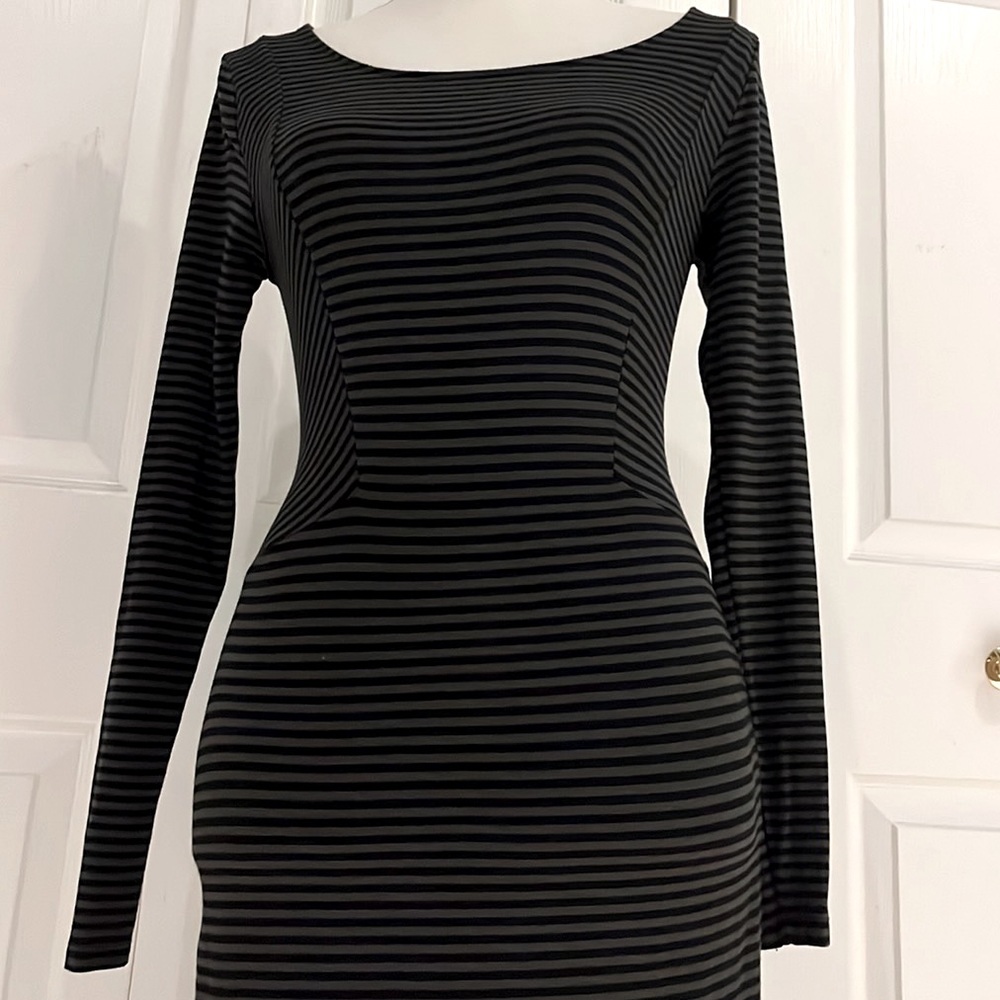 10. NEVER WORN, PHILOSOPHY FITTED MAXI DRESS, SIZE 6, STRIPED PATTERN